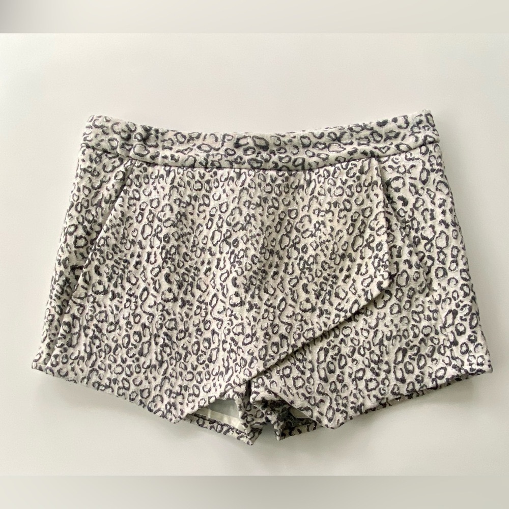 Express, Pleated Metallic Leopard Print Shorts, High-Waisted Shorts, Size 4